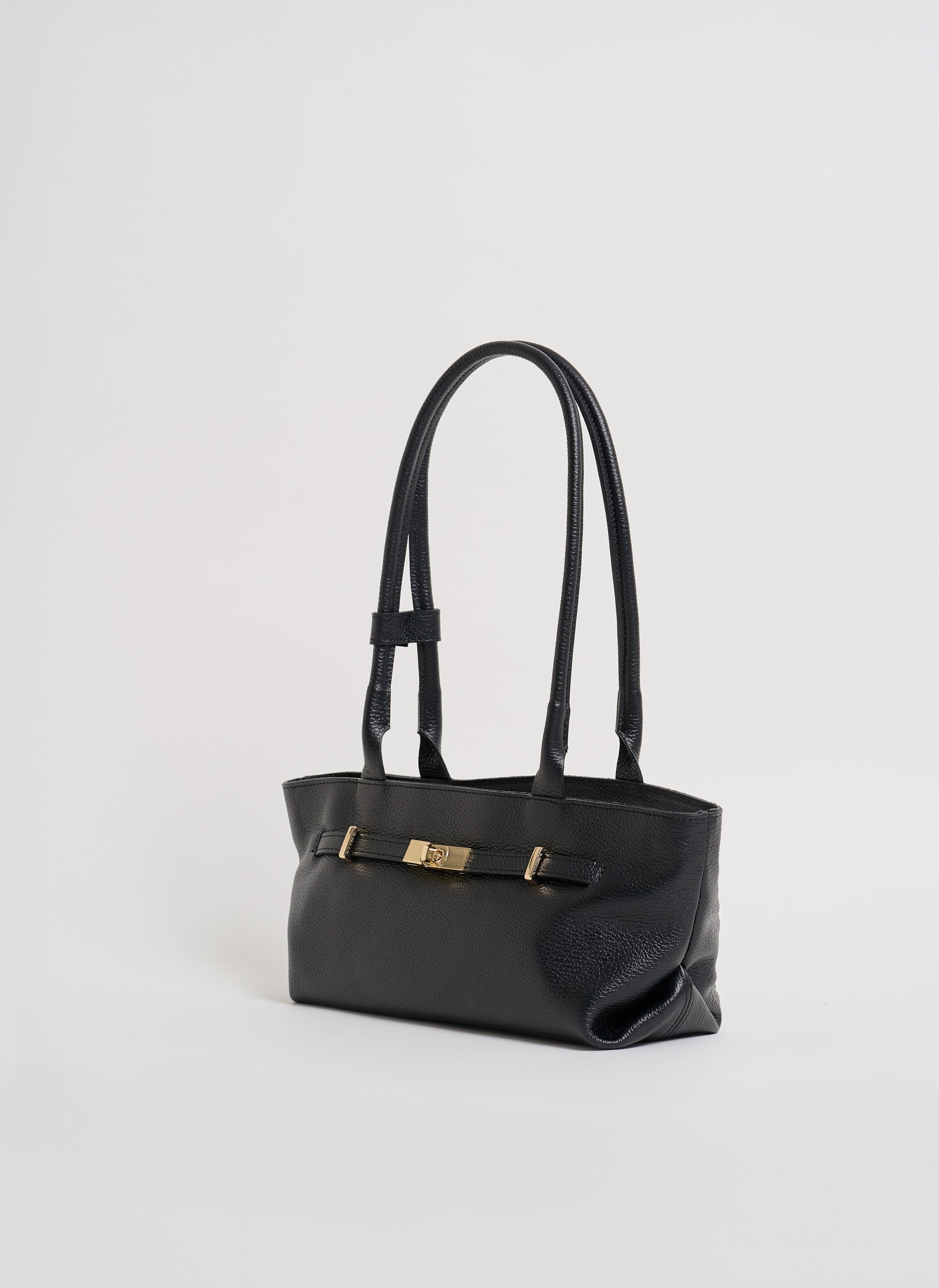Lola Tasche aus Togo-Leder in Schwarz
