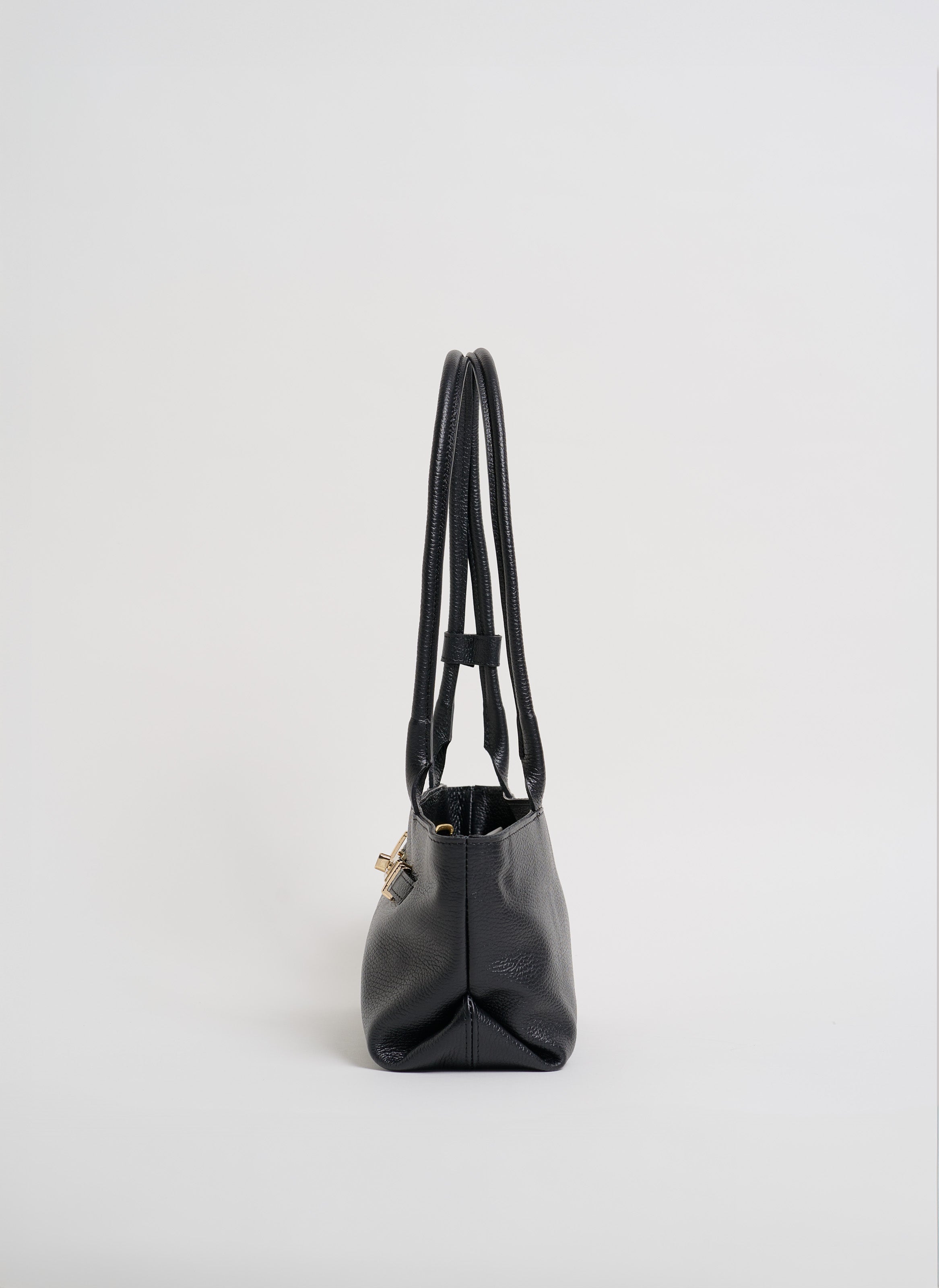 Lola Tasche aus Togo-Leder in Schwarz