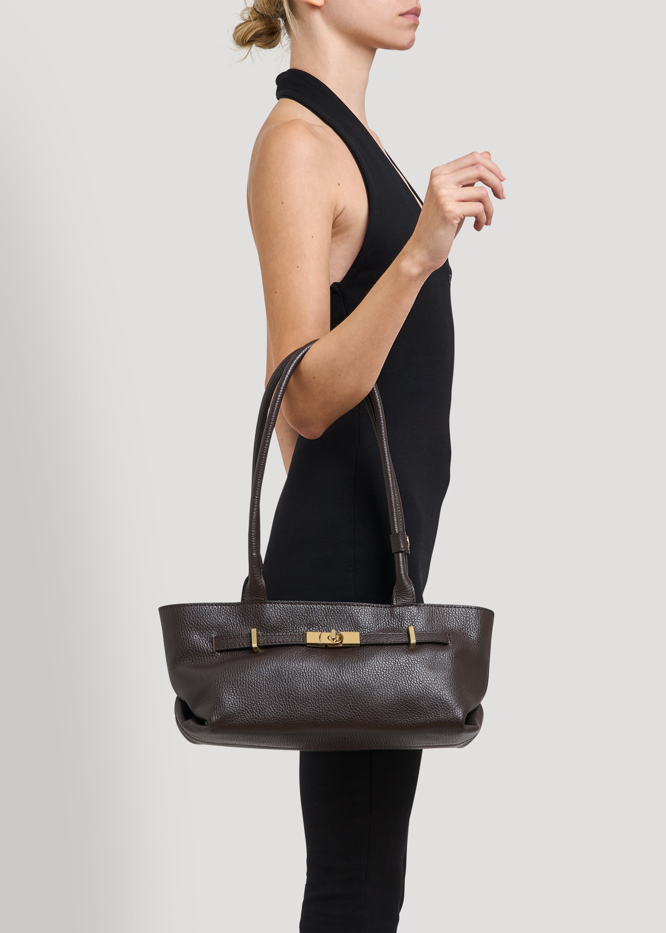 Lola Tasche aus Togo-Leder in Dunkelbraun