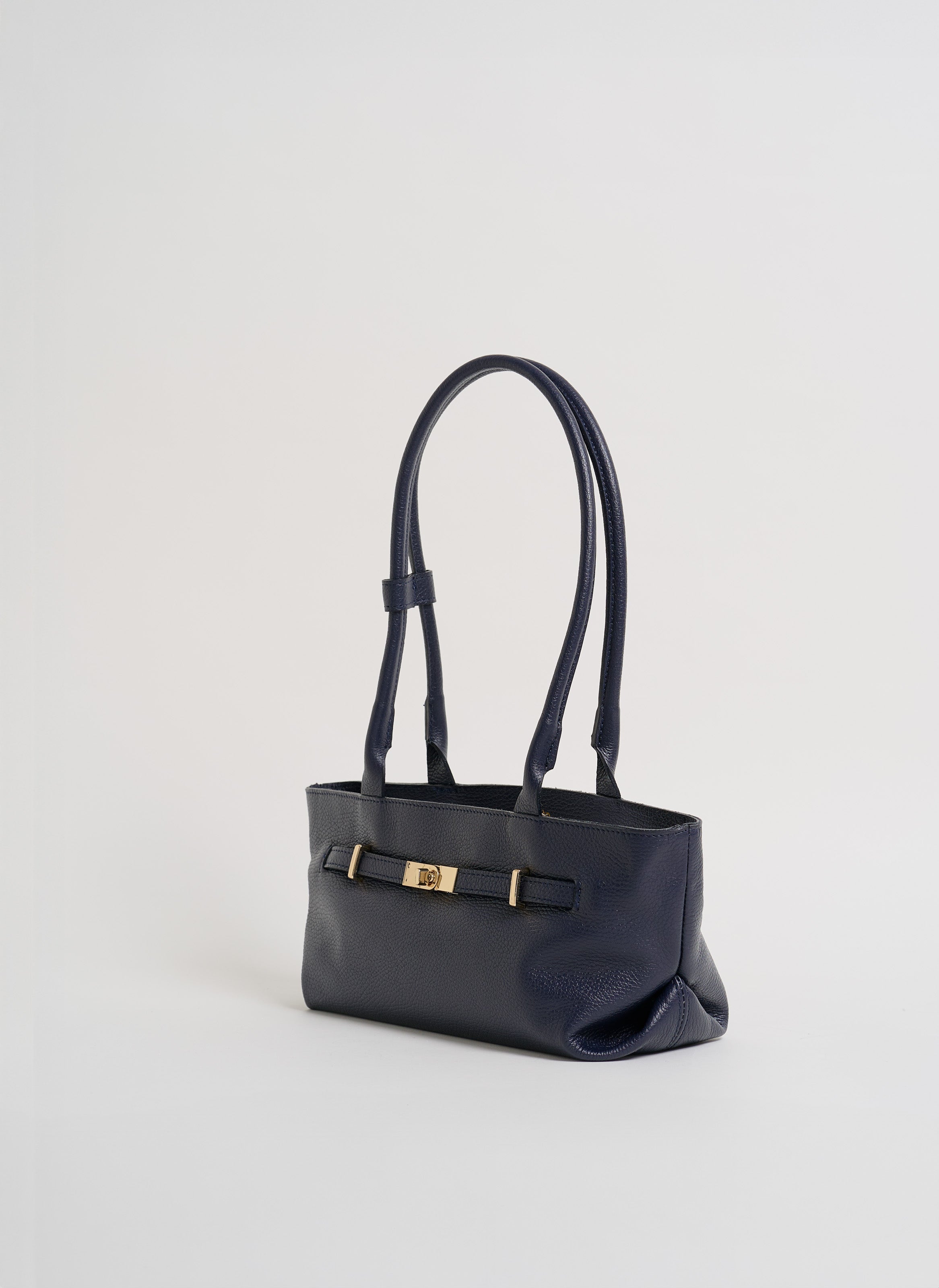 Lola Tasche aus Togo-Leder in Marineblau