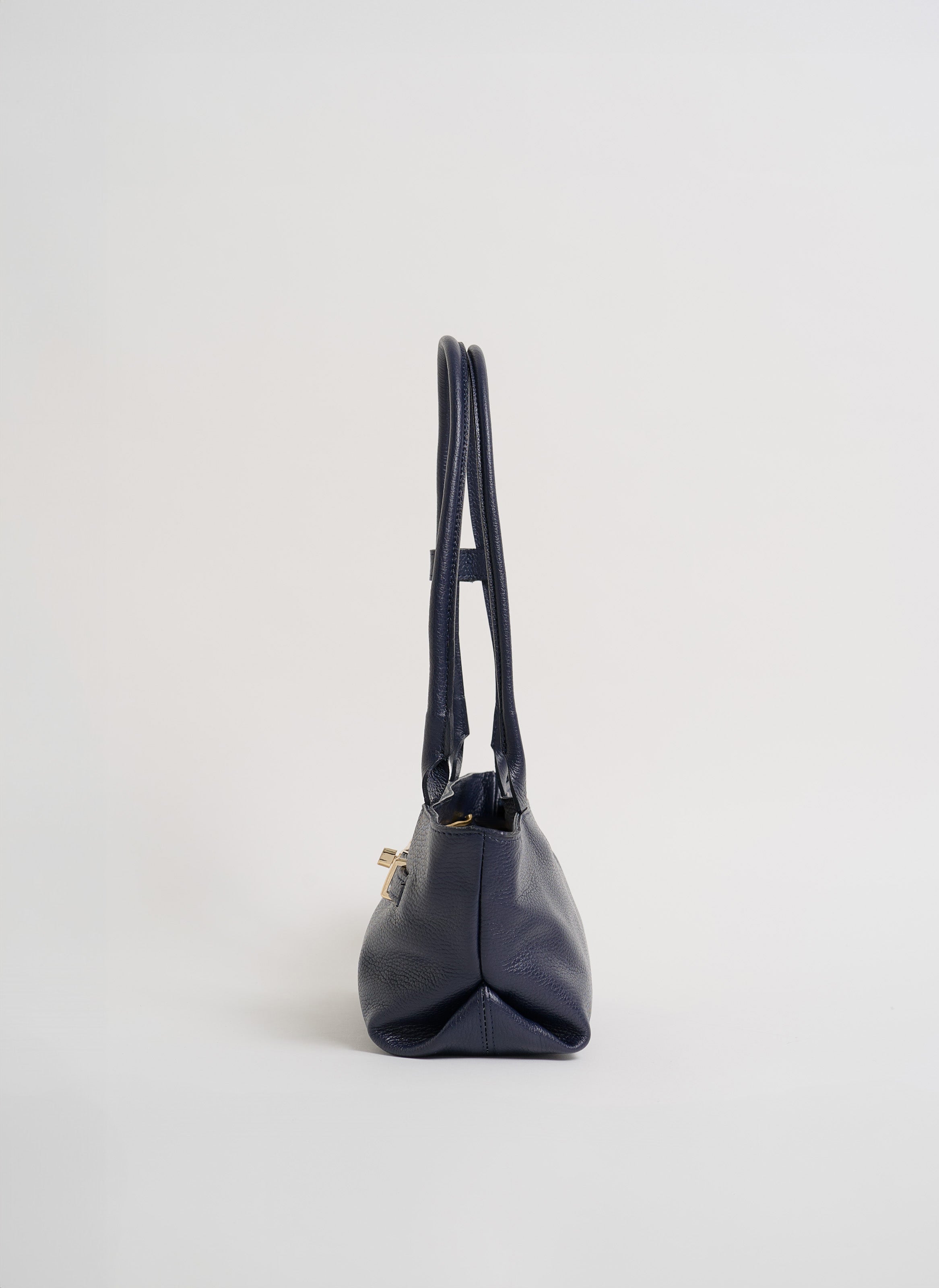 Lola Tasche aus Togo-Leder in Marineblau