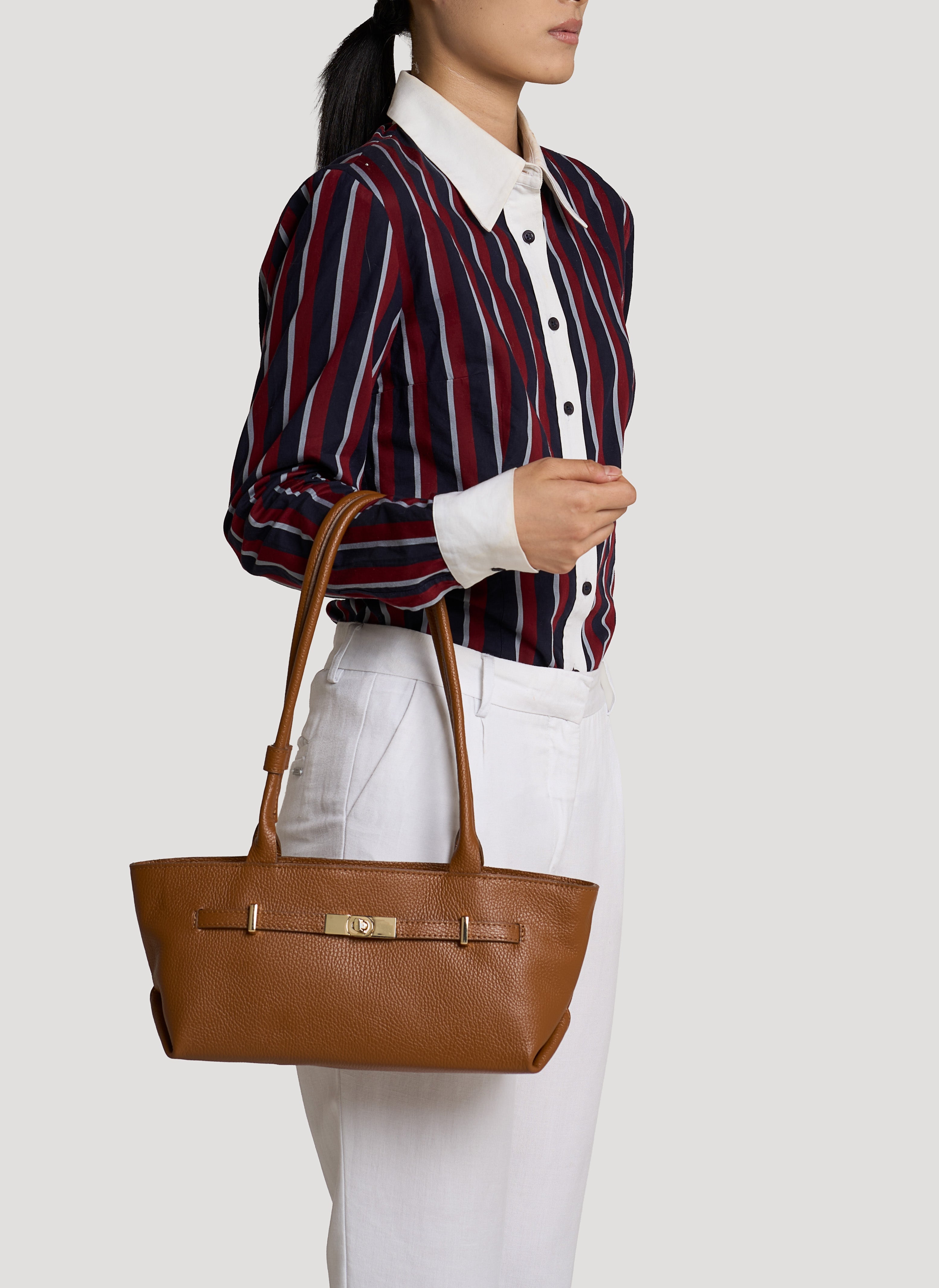 Lola Tasche aus Togo-Leder in Cognacbraun